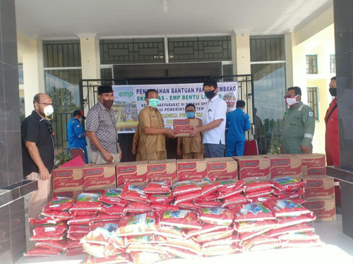 SKK Migas - EMP Bentu Ltd Serahkan Paket Sembako ke Kecamatan Langgam